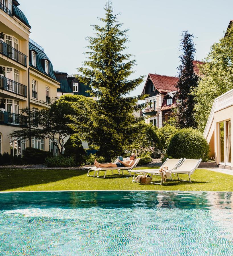 Falkensteiner Spa Resort Mariánské Lázně Dış mekan fotoğraf The garden of the hotel
