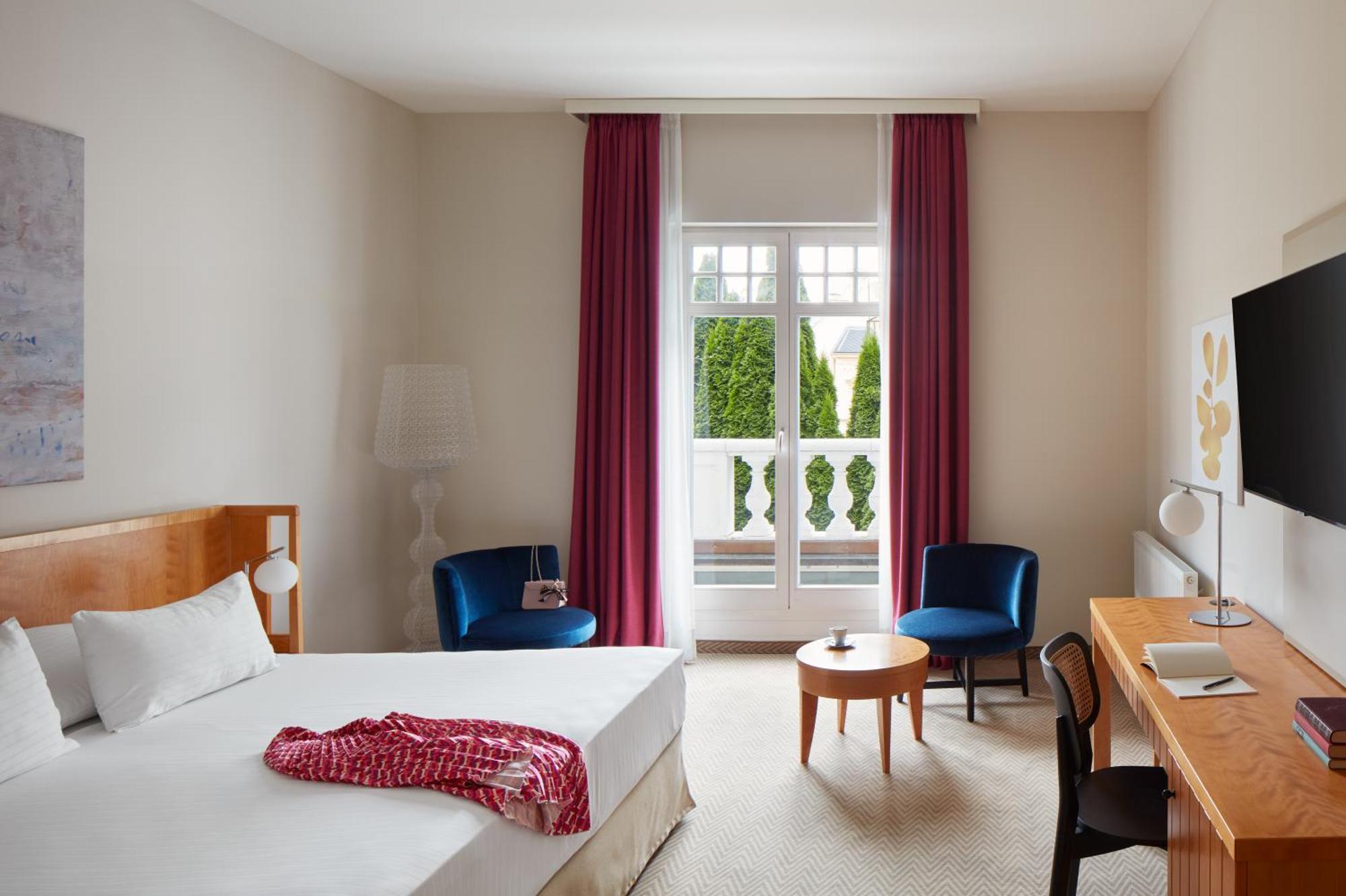 Falkensteiner Spa Resort Mariánské Lázně Dış mekan fotoğraf A room at the hotel