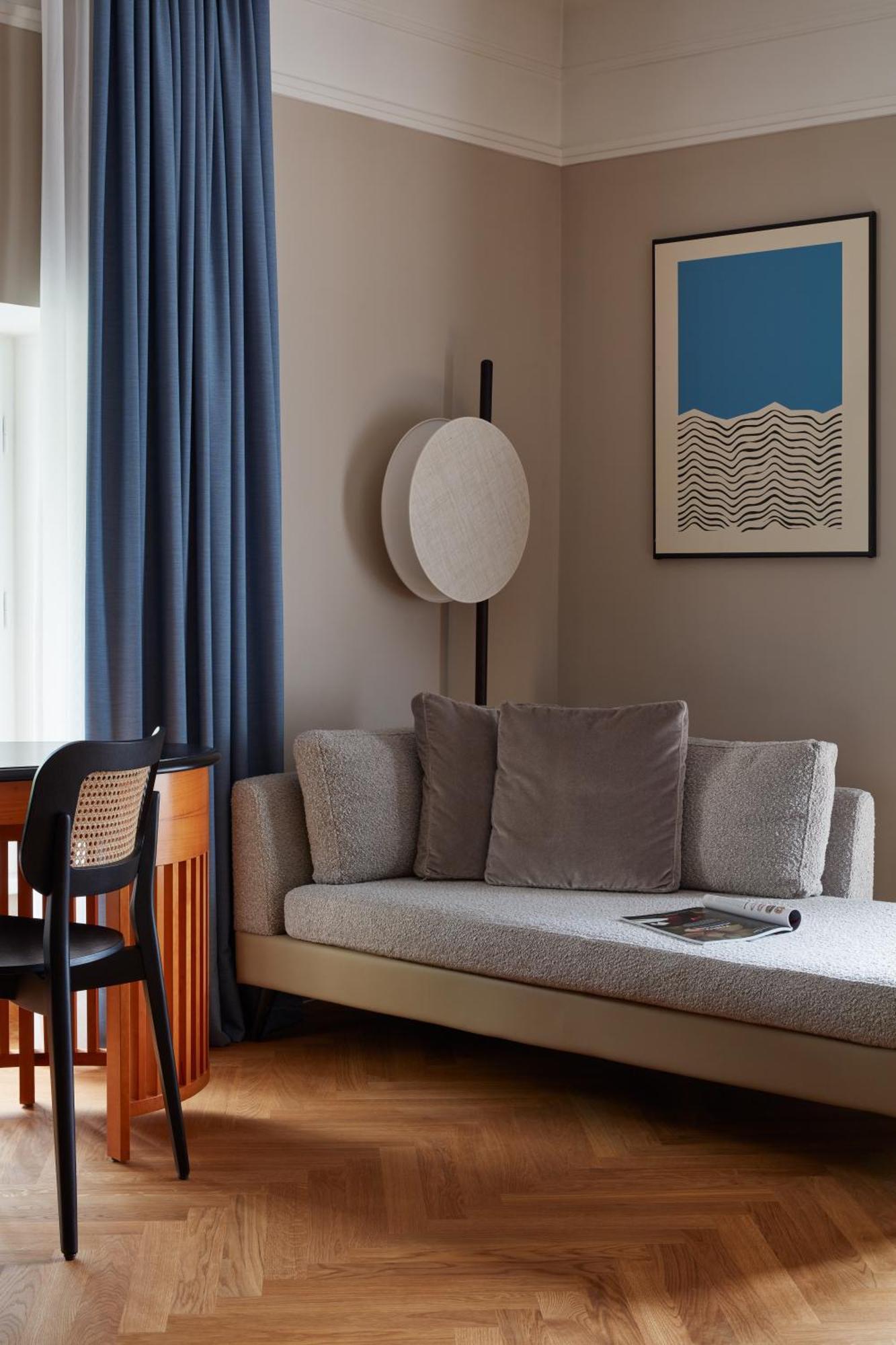 Falkensteiner Spa Resort Mariánské Lázně Dış mekan fotoğraf A wall-mounted lamp