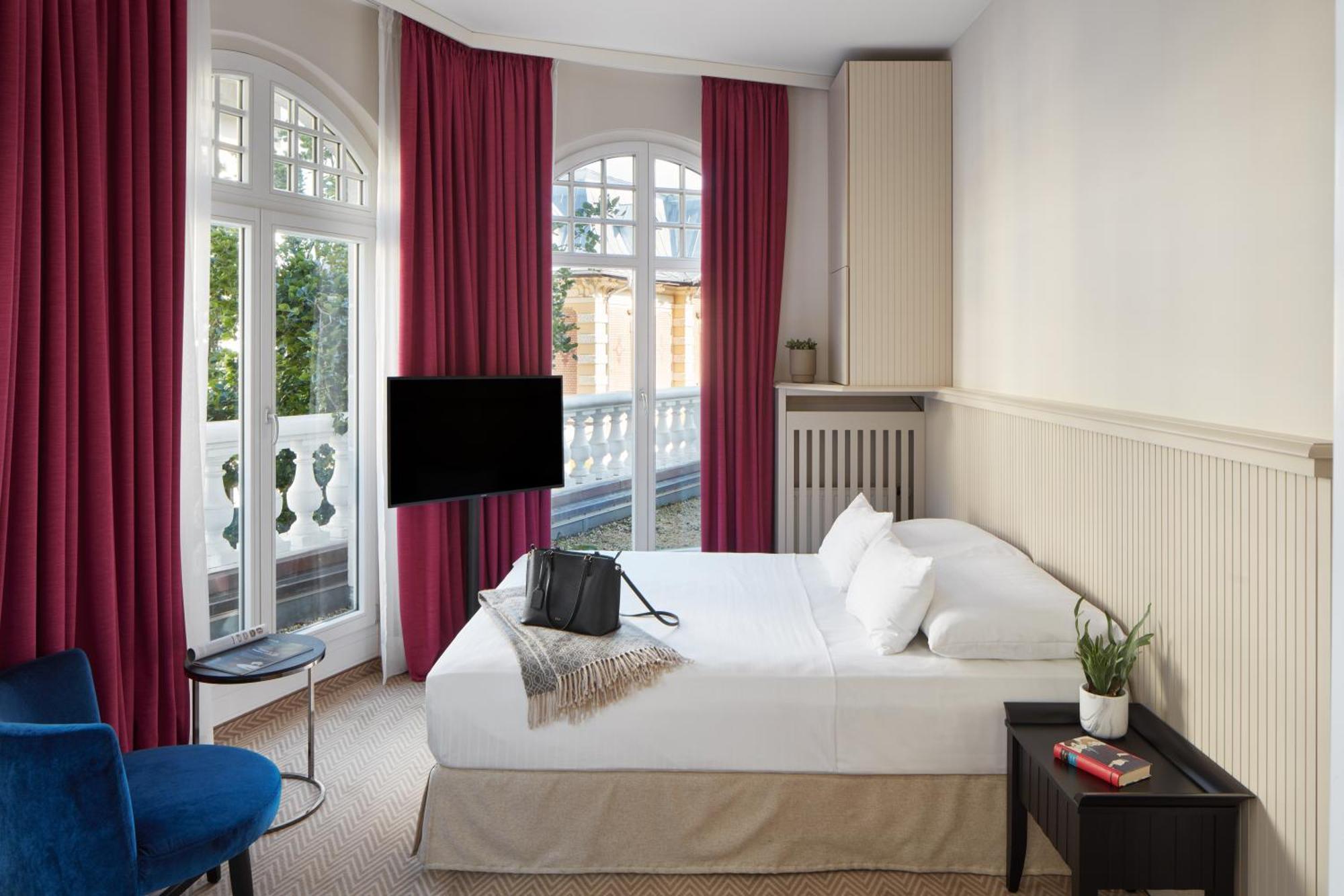 Falkensteiner Spa Resort Mariánské Lázně Oda fotoğraf A room at the Hotel Axelmannstein