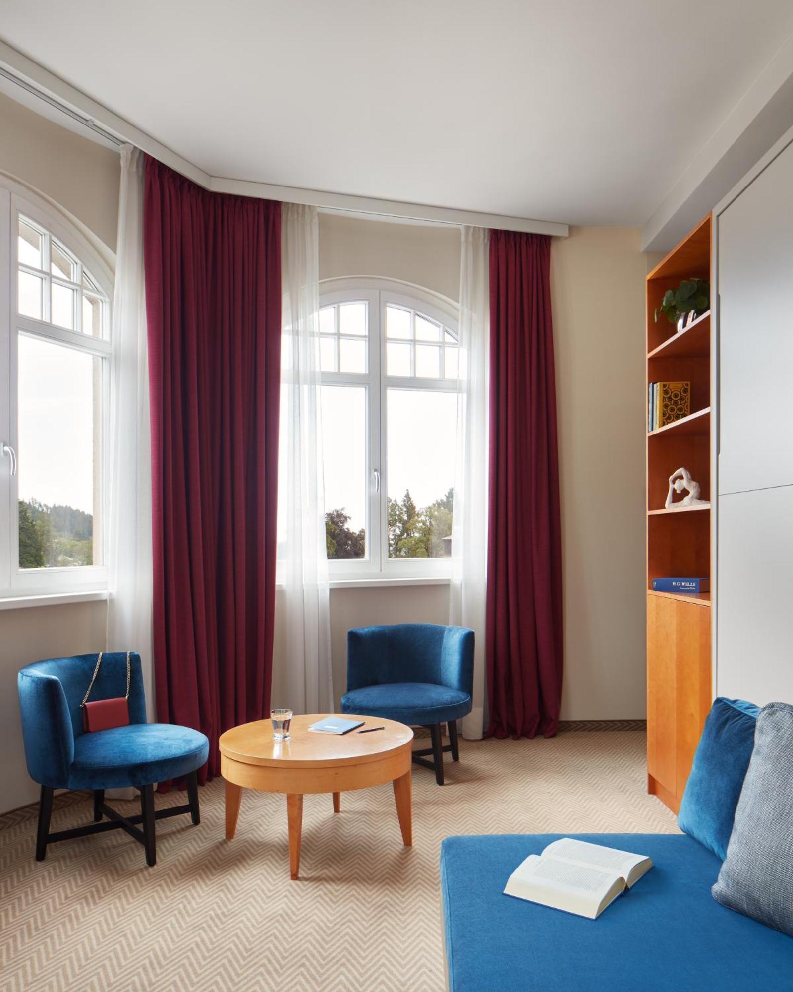 Falkensteiner Spa Resort Mariánské Lázně Oda fotoğraf Curtains in a living room